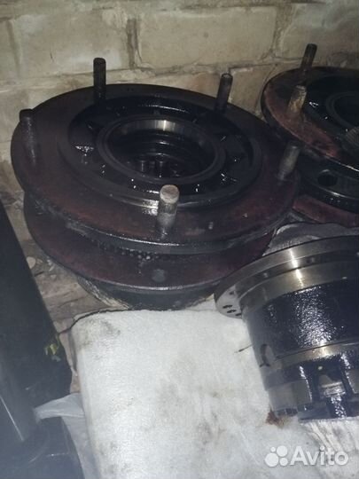 Передний мост телескопического погрузчика