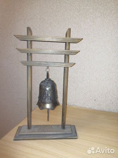 Колокол Хотей на подставке