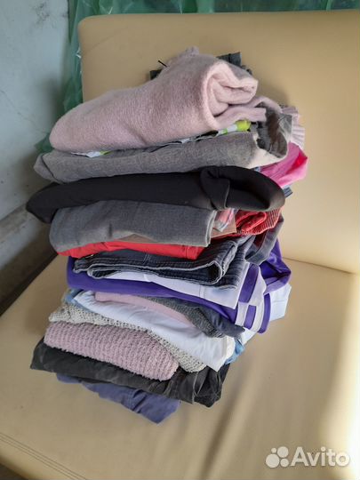 Отдам бесплатно женские вещи пакетом