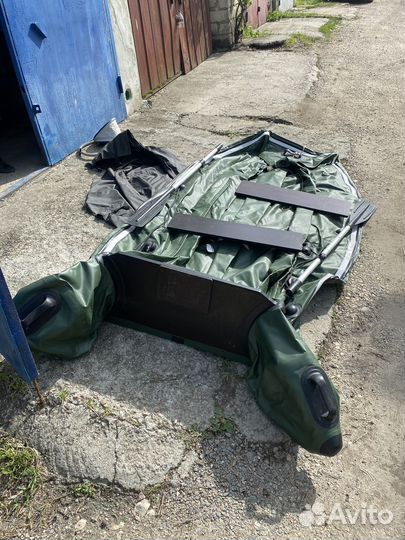 Продам лодку aqua 3200