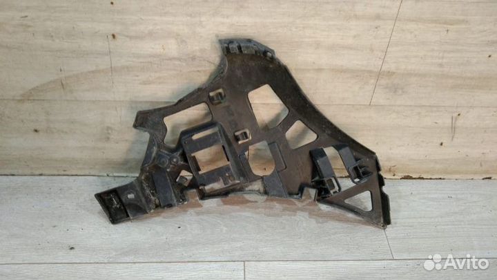 Кронштейн переднего бампера правый Mercedes W 222