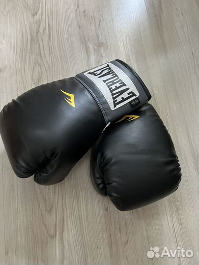 Боксерские перчатки everlast 10 oz