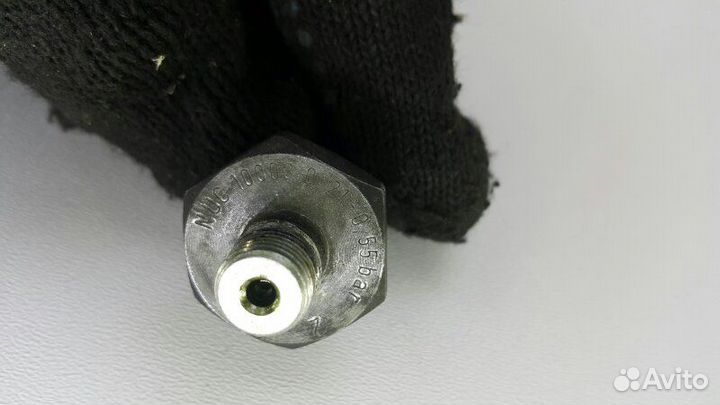 Датчик давления масла Land Rover Discovery 2 TD5