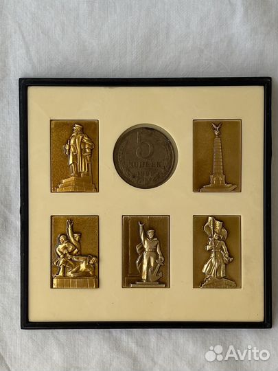 Набор сувенирных значков 