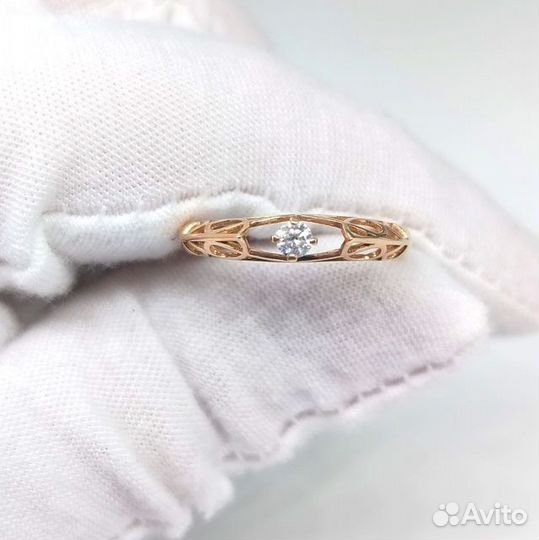 Золотое кольцо с бриллиантом 18,5р