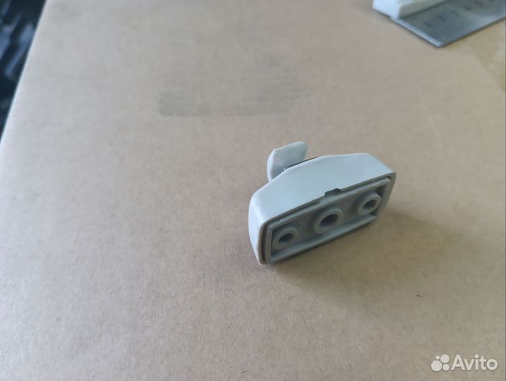 Крючок солнцезащитного козырька VAG