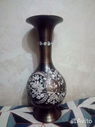 Ваза бронзовая