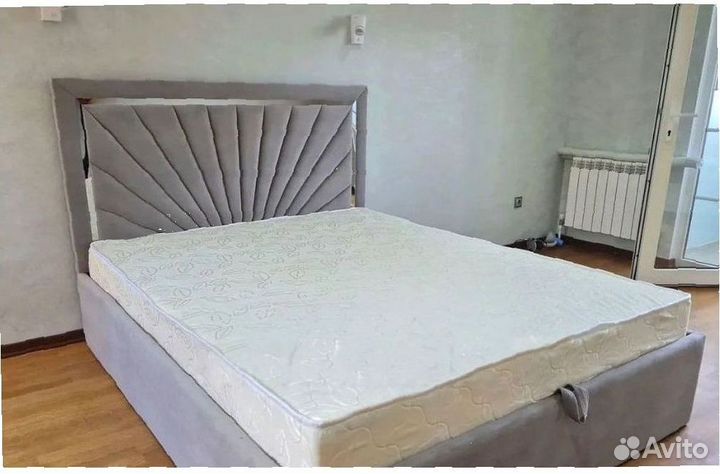 Кровать с подъемным механизмом двуспальная