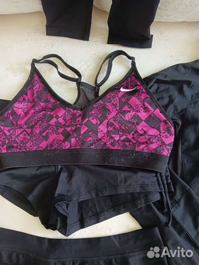 Комплект женских спортивных вещей из 10 позиций