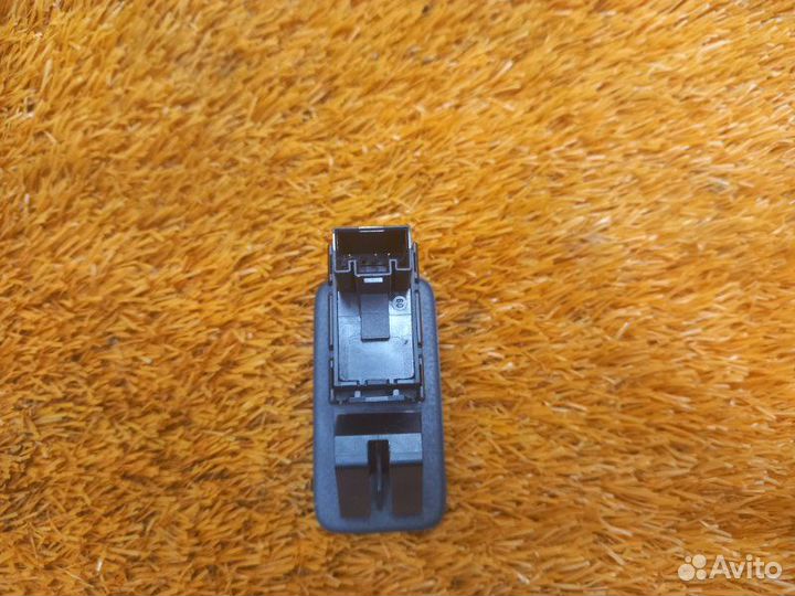 Кнопка стеклоподъемника задняя правая Volkswagen