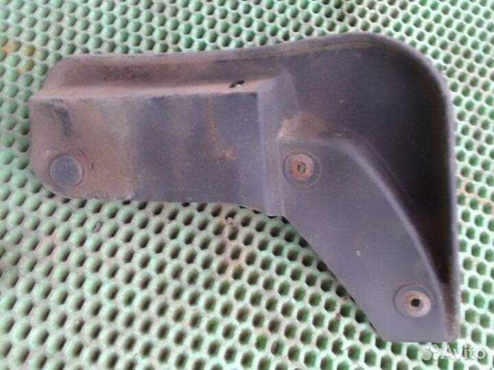 Брызговик передний правый LADA Vesta 21179 2018