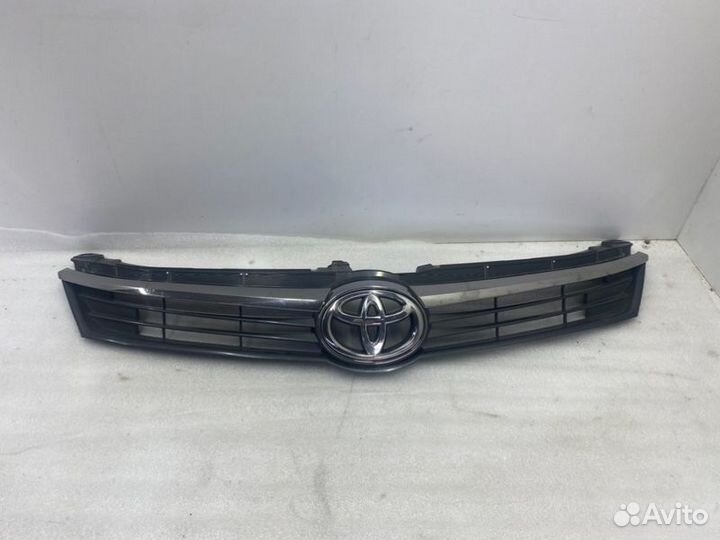 Решетка радиатора передняя Toyota Camry V55