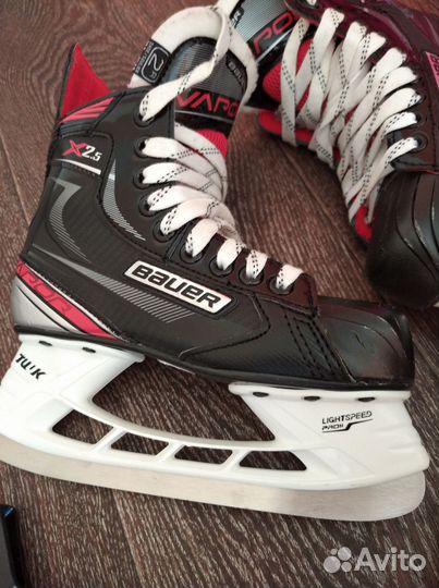 Хоккейные коньки bauer vapor x2,5 35 р