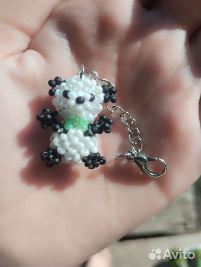 Брелок пандочка из бисера