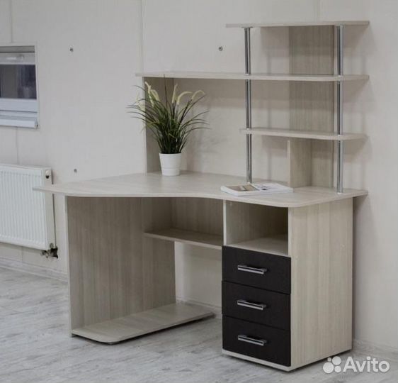 Стол компьютерный