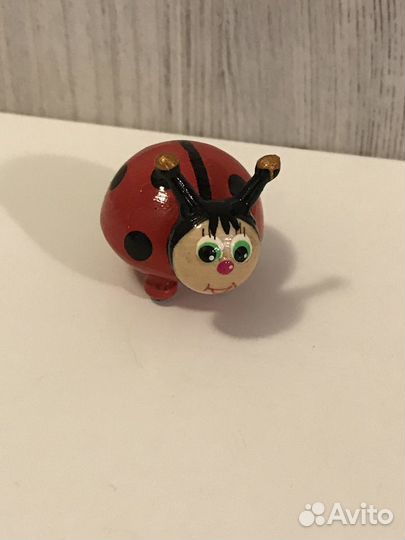 Деревянные игрушки: божья коровка, волк