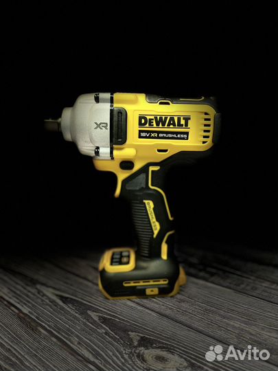 Гайковерт Dewalt DCF892NT