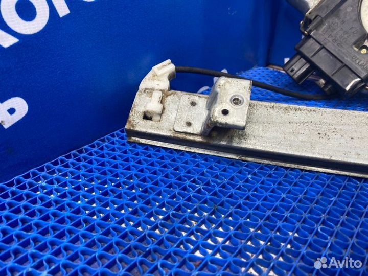 Задний правый стеклоподъемник Mitsubishi Lancer