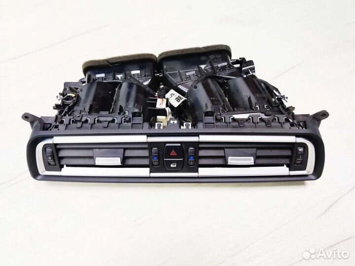 BMW F01 F02 Решетка