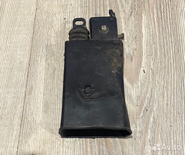 Активатор доводчик замка Renault logan Лев