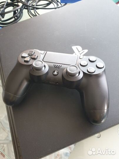 Sony playstation 4 Pro 1tb + 2джойстика + 3 диска