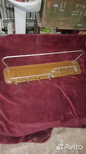 Вешалка для одежды настенная