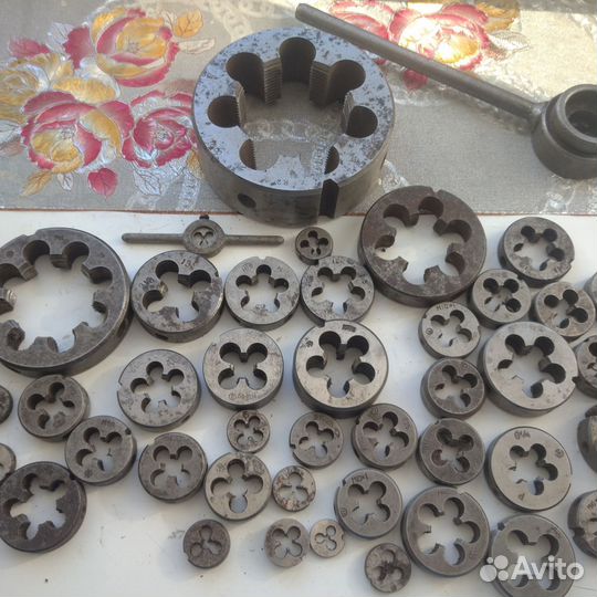 Метчики и плашки