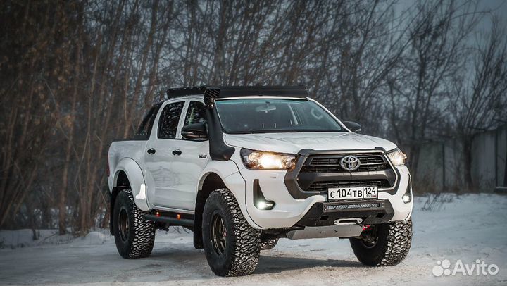 Мини-силовик STC для Toyota Hilux 2020+ с площадко