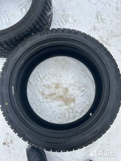 Bridgestone Blizzak Spike-02 235/45 R19 56H