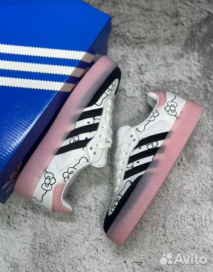 Кроссовки Adidas Samba x Hello Kitty женские