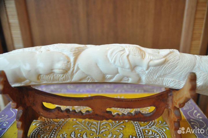 Бивень натуральный. Резной Африка