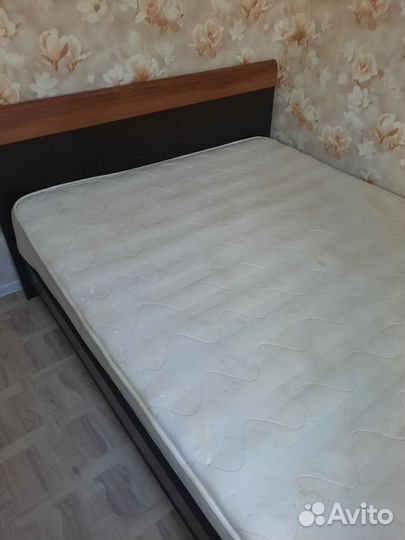 Кровать двухспальная с матрасом 160 200