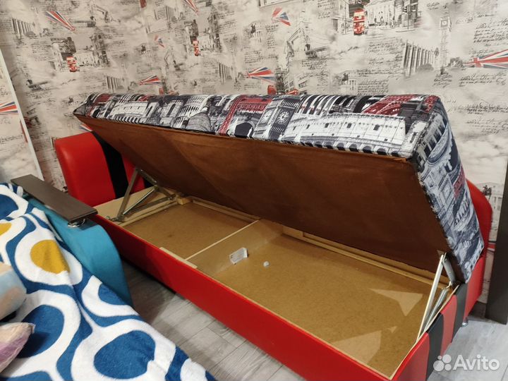 Тахта с подъемным механизмом