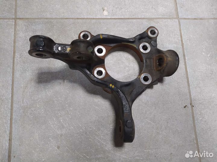 Цапфа или поворотный кулак toyota Camry 70 левый
