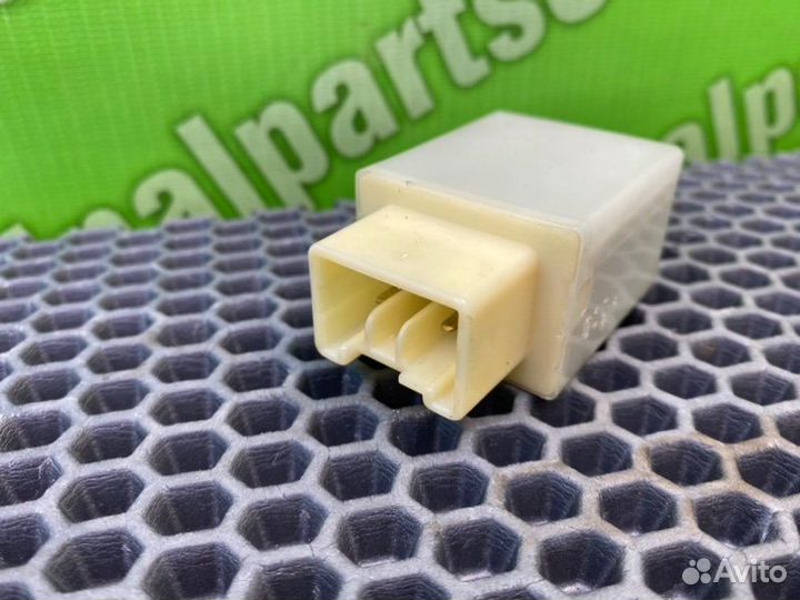 Реле поворотов Mazda Mpv LW5W GY-DE 2.5 2001