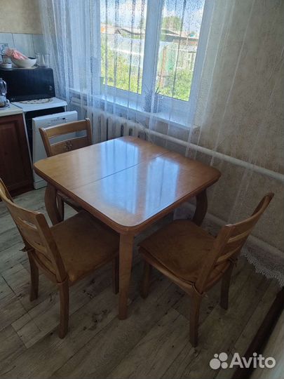 Стол и 3 стула