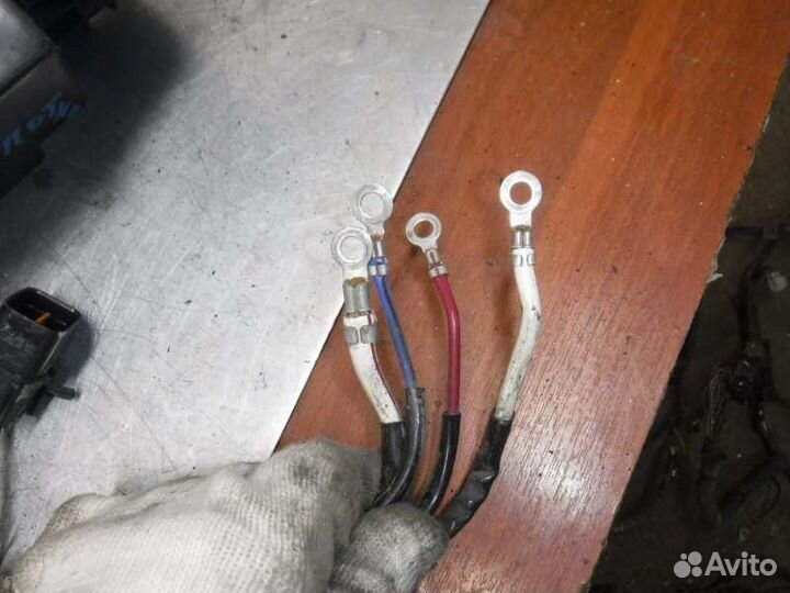 Коса подкапотная передняя Mitsubishi Pajero Sport