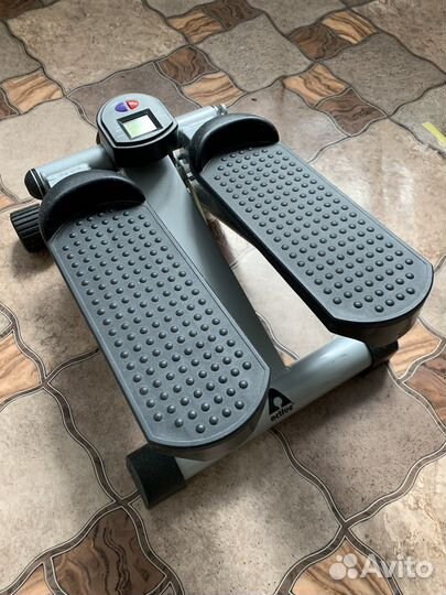 Тренажер степпер с эспандерами