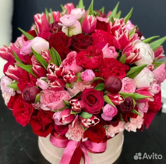 Живые цветы в коробке