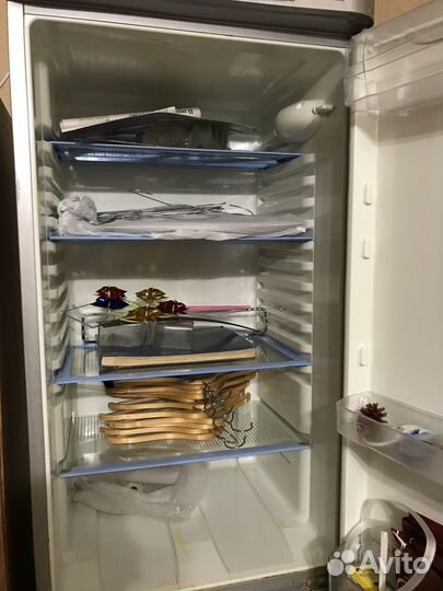 Холодильник Indesit неисправный