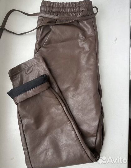 Коричневые кожаные брюки