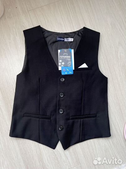 Комплект новой одежды для школьника