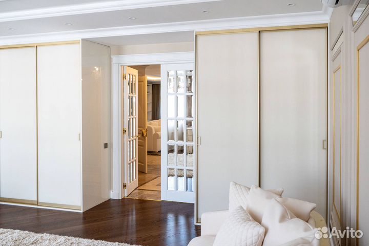 Шкаф зеркальный купе