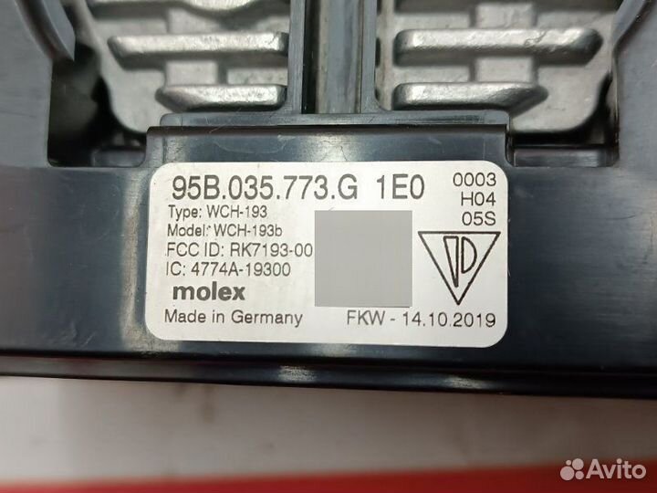 Беспроводное зарядное устройство Porsche Macan Gts