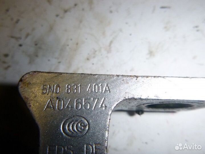 Петля двери задней левой нижняя Volkswagen tiguan