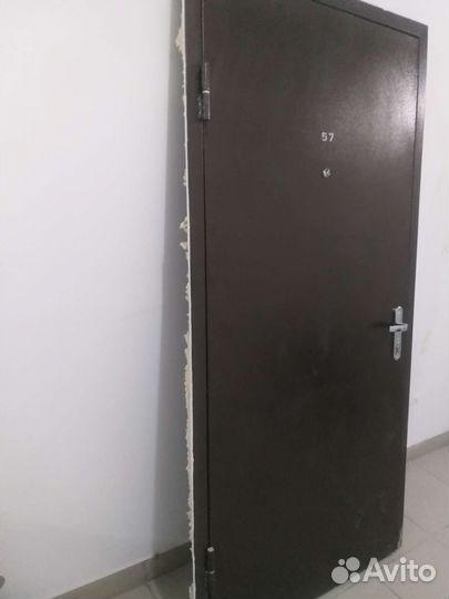 Дверь входная металлическая от застройщика