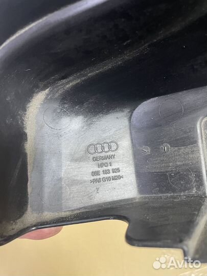 Декоративная крышка двс Ауди А6 С6 2.4