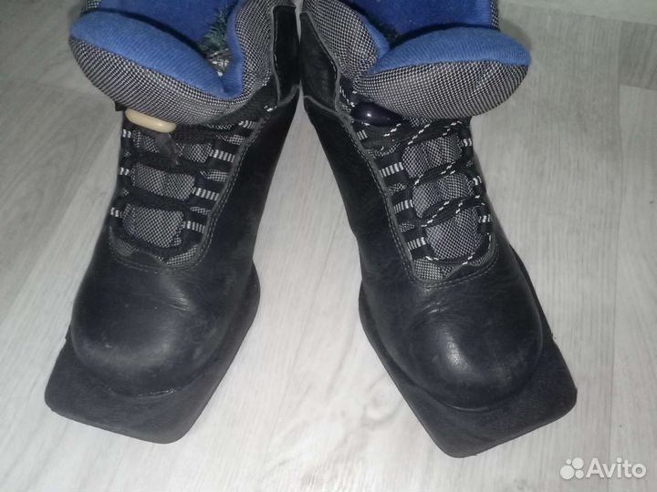 Лыжные ботинки