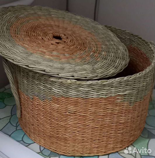 Корзина плетеная из бумажной лозы