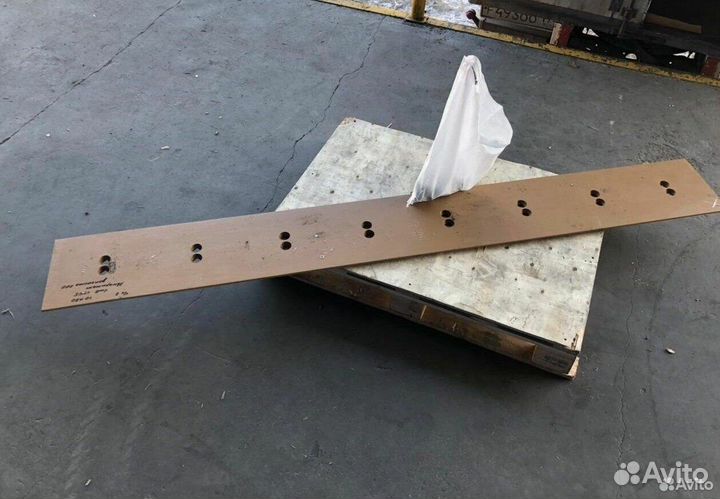 Нож на ковш фронтального погрузчика Foton FL 935E